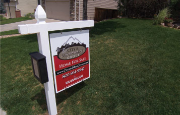 Swing Arm Real Estate Sign